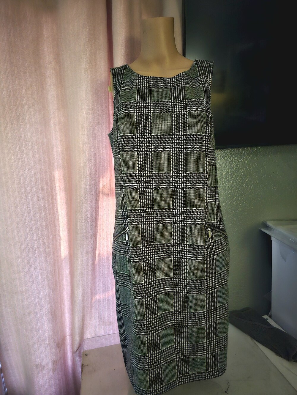 Classic Plaid Sleeveless Shift Dress - Black/Gray